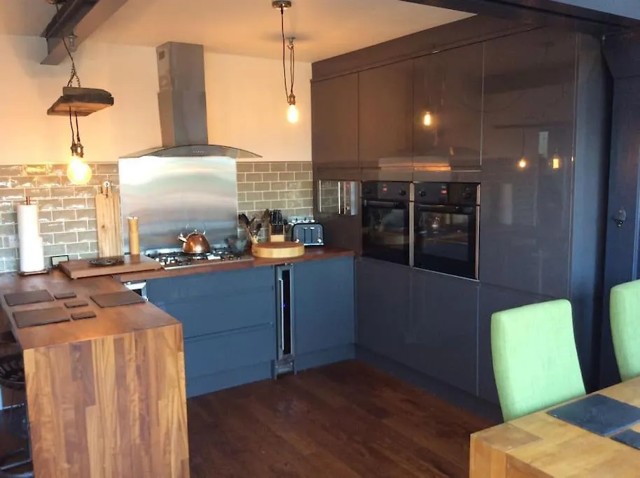 Lovely Semi-Beach 2X Pubs -5 Min Walk-Pets Welcome-Parking-Garden Scalby  Scalby (North Yorkshire)