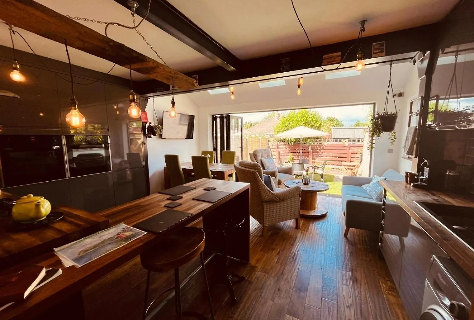 Lovely Semi-Beach 2X Pubs -5 Min Walk-Pets Welcome-Parking-Garden Scalby